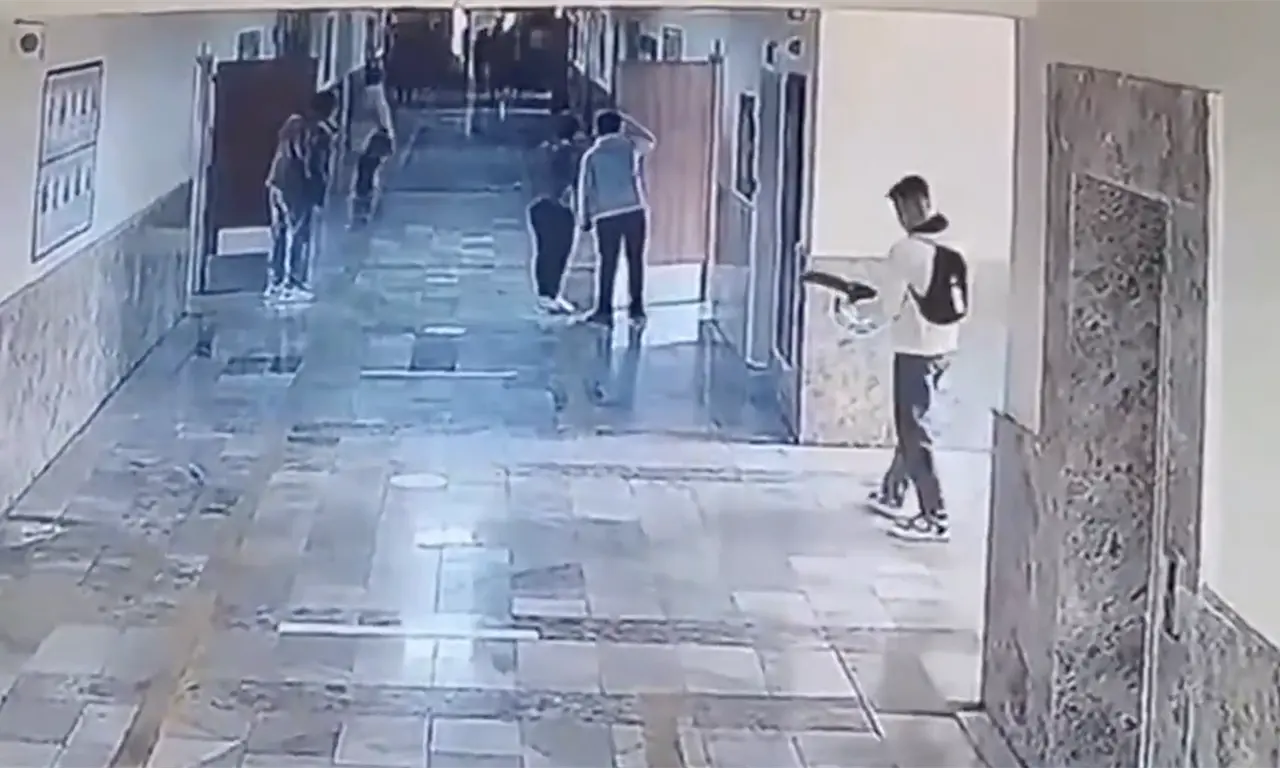  Exalumno irrumpe armado en escuela; deja un muerto y 16 heridos tras el ataque 