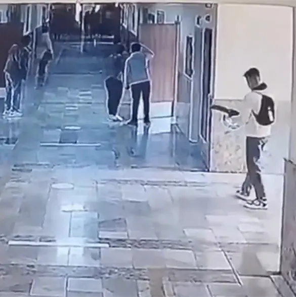 Exalumno irrumpe armado en escuela; deja un muerto y 16 heridos tras el ataque Exalumno irrumpe armado en escuela; deja un muerto y 16 heridos tras el ataque