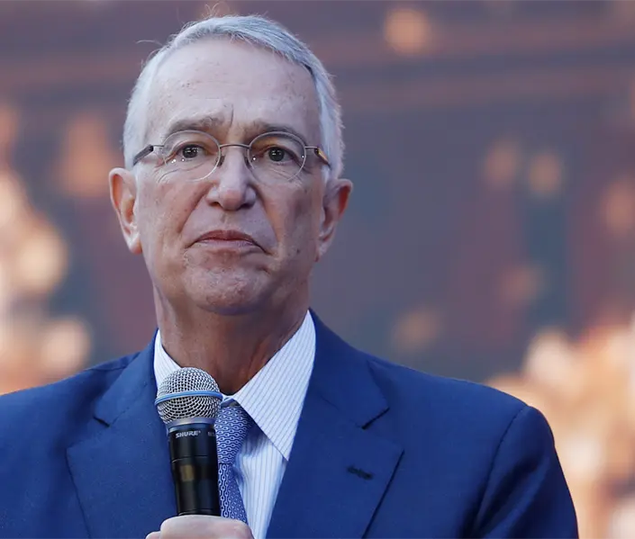 "&iquest;Adivinen qui&eacute;n tiene doble nacionalidad?": Salinas Pliego responde a Sheinbaum y acusa a Morena de frenarlo rumbo a 2030
