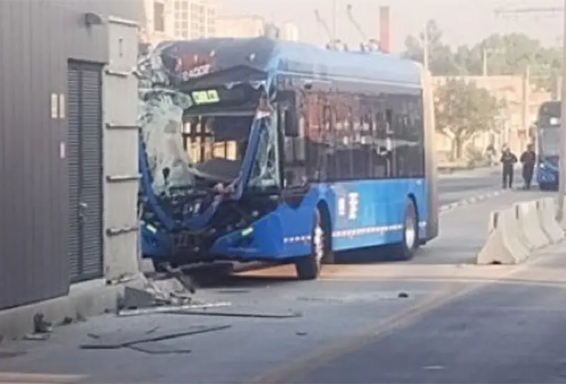 Chofer de Trolebús se habría quedado dormido: hay 20 heridos Chofer de Trolebús se habría quedado dormido: hay 20 heridos