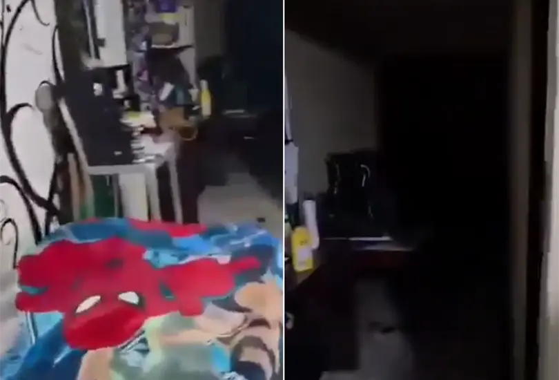 En el interior se observan dos camas, muebles y ropa; tiene un acceso al sal&oacute;n de m&uacute;sica y otro al patio de juegos.