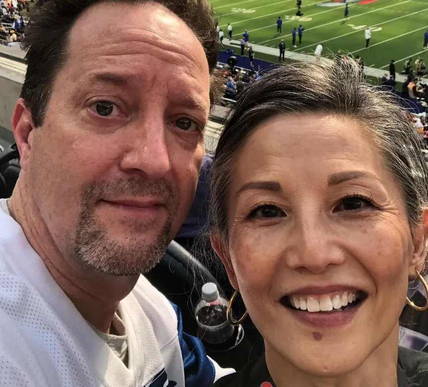 Adem&aacute;s de su trabajo en cine y televisi&oacute;n, ha participado en proyectos teatrales y cofund&oacute; la compa&ntilde;&iacute;a Outside In Theatre en Los &Aacute;ngeles, enfocada en producciones esc&eacute;nicas.