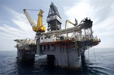 Derrame en el Golfo: Gobierno admite origen en Pemex y separa a tres funcionarios de su cargo