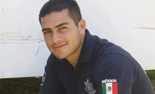 Resurgen fotos de cuando Omar Garc&iacute;a Harfuch era polic&iacute;a