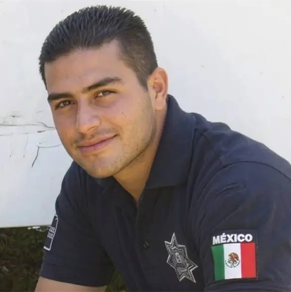 Resurgen fotos de cuando Omar García Harfuch era policía