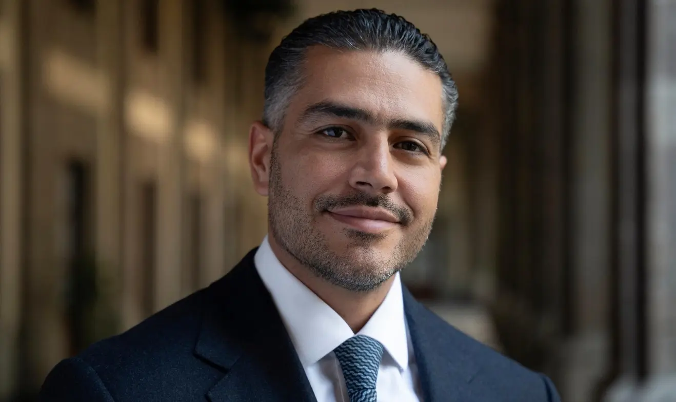 Antes de incursionar en la pol&iacute;tica, tuvo varios cargos en la extinta Polic&iacute;a Federal durante el gobierno de Felipe Calder&oacute;n y Enrique Pe&ntilde;a Nieto.