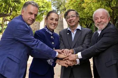 Sheinbaum publica foto con Lula, Petro y Orsi en Barcelona; desata revuelo pol&iacute;tico