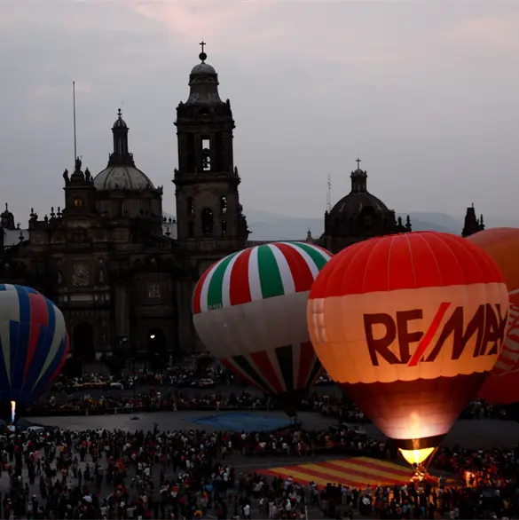 D&iacute;a del Ni&ntilde;o 2026: Pista de hielo, tirolesa y globos aerost&aacute;ticos gratis en el Z&oacute;calo