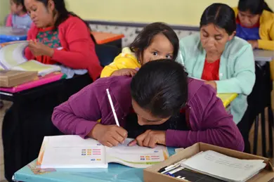 Puebla refuerza alfabetizaci&oacute;n con entrega de veh&iacute;culos al INEA e IEEA