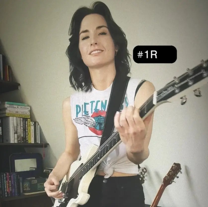 Desde pequeña mostró interés por la actuación, participando en obras escolares, teatro comunitario y comerciales, lo que le permitió adquirir experiencia antes de ingresar formalmente a la industria televisiva.