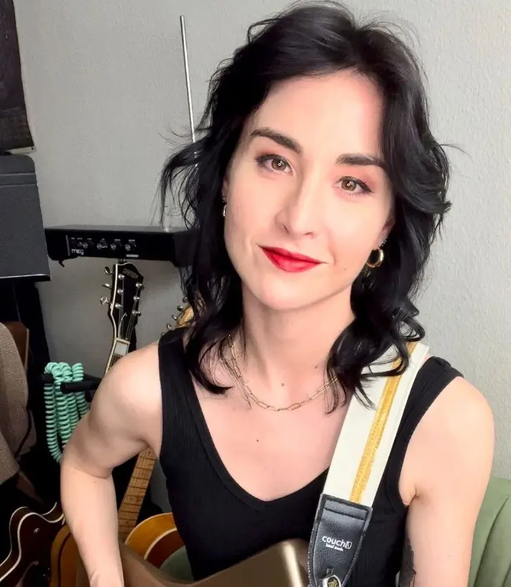 Además de su trabajo en televisión, ha participado en películas independientes y producciones para televisión, explorando personajes más dramáticos y alejados del perfil juvenil con el que inició su carrera.