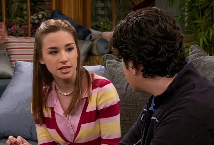 Allison Scagliotti alcanzó reconocimiento internacional por su participación en la serie Drake y Josh, donde interpretó a Mindy Crenshaw, un personaje que comenzó como secundario, pero terminó convirtiéndose en uno de los más populares entre los fans.