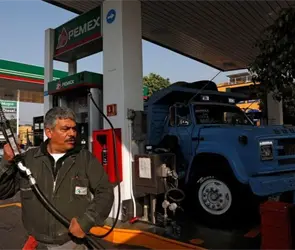 Sheinbaum y gasolineros fijan precio del di&eacute;sel en 28 pesos por litro