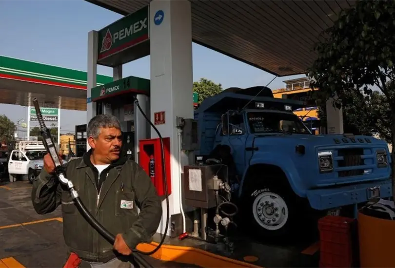 Claudia Sheinbaum pact&oacute; con gasolineros un precio m&aacute;ximo de 28 pesos por litro de di&eacute;sel.