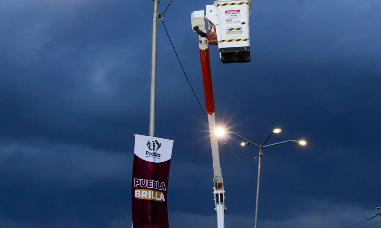  Las luminarias en Barrio Alto, Puebla. 