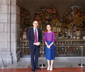 Sheinbaum se re&uacute;ne con Volker T&uuml;rk; ONU llama a atender la crisis de desapariciones