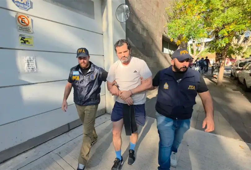 Fernando Far&iacute;as Laguna, exmando de la Marina es acusado de encabezar una red de contrabando de combustibles.