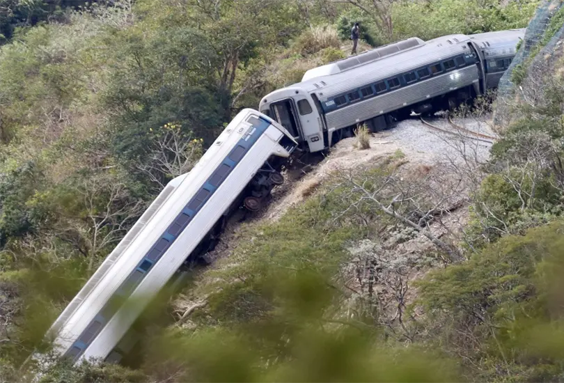 Las indagatorias concluyeron que el descarrilamiento se produjo por exceso de velocidad y negligencia de la tripulaci&oacute;n.