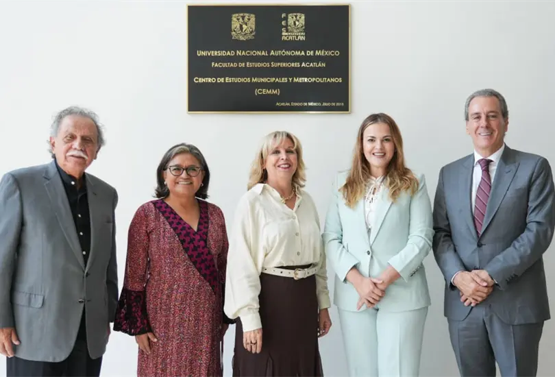 Chedraui expone acciones de Puebla en coloquio de la UNAM.