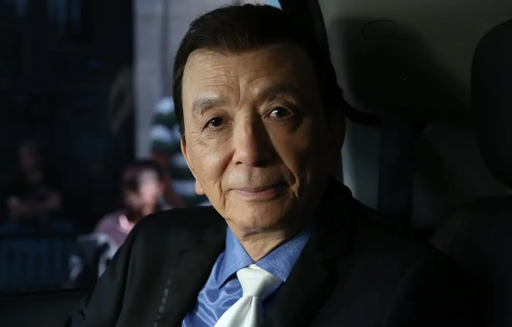 Pocas carreras en Hollywood han sido tan extensas como la de James Hong, quien ha participado en cientos de películas y series. De 'Blade Runner' a 'Todo en todas partes al mismo tiempo', su trayectoria ha marcado a varias generaciones. También ha sido una voz clave para visibilizar actores asiáticos en la industria.