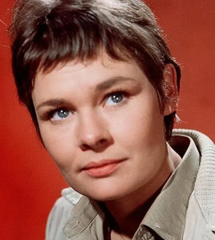 Judi Dench (91 años)