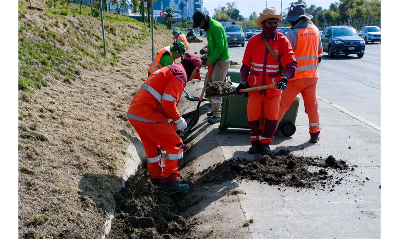  Limpian cunetas en Bulevar Atlixcáyotl para evitar inundaciones: ¿cómo prevenir riesgos? 