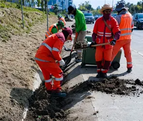 Limpian cunetas en Bulevar Atlixc&aacute;yotl para evitar inundaciones: &iquest;c&oacute;mo prevenir riesgos?