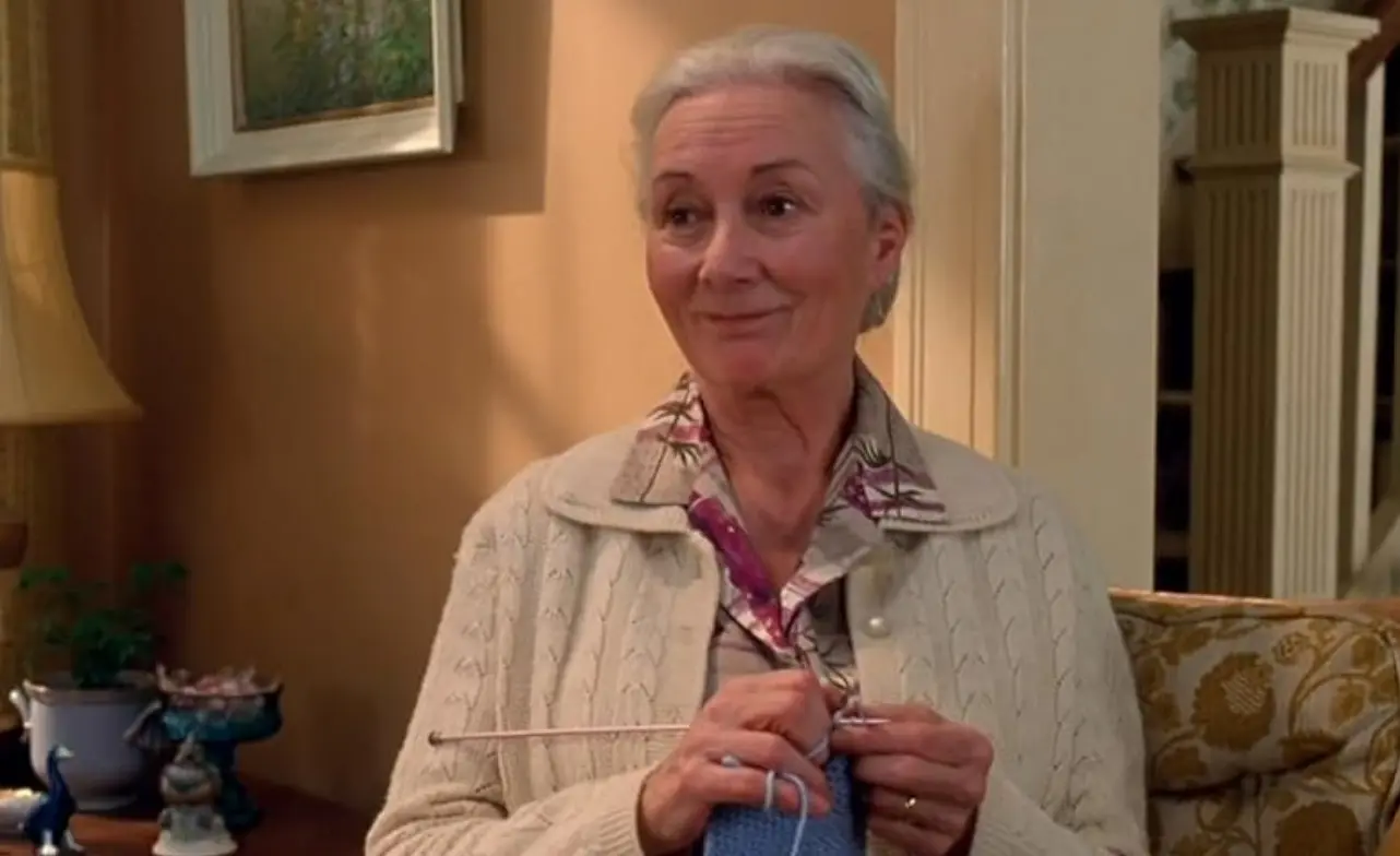 Con una carrera que abarca teatro, cine y televisión, Rosemary Harris es una de las grandes damas de la actuación británica y estadounidense. Fue aclamada por su trabajo en Shakespeare, obtuvo nominaciones al Oscar y nuevas generaciones la recuerdan como la entrañable tía May en las películas de 'Spider-Man' de Sam Raimi.