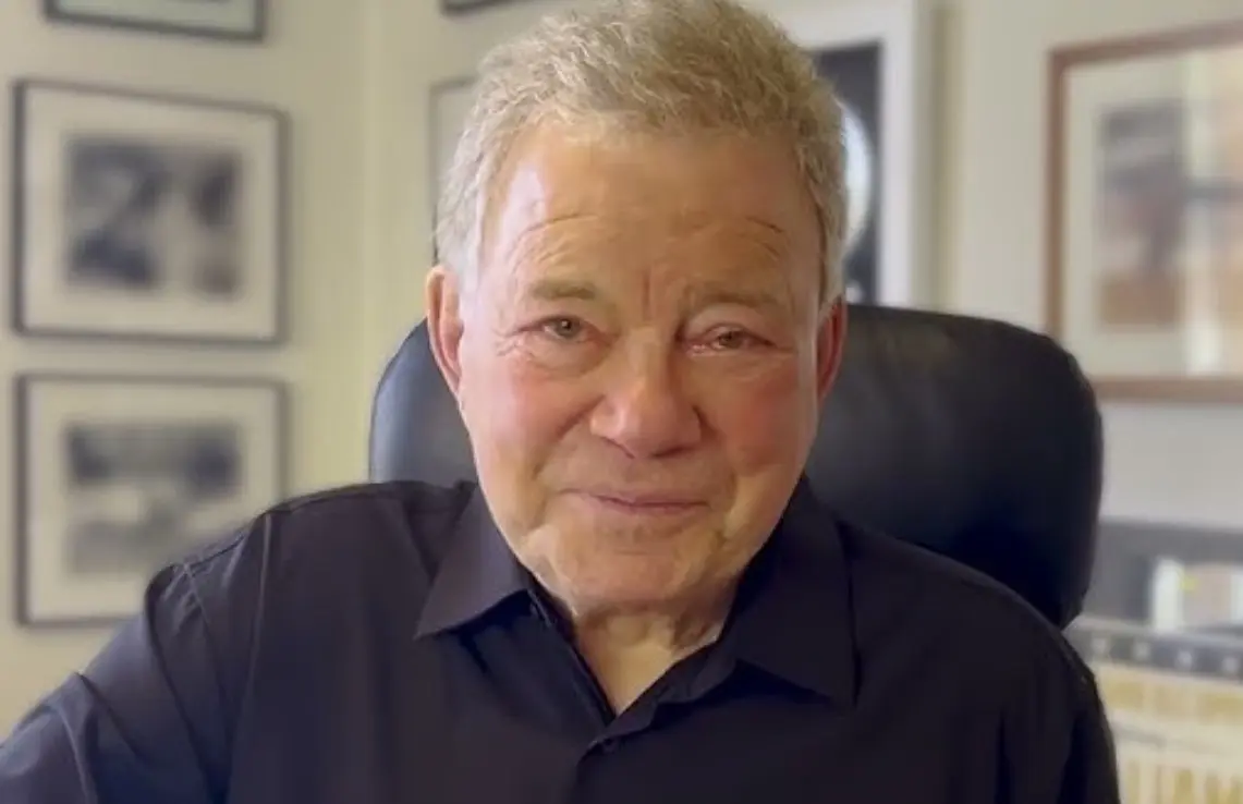 Convertido en ícono global por interpretar al capitán Kirk en 'Star Trek', William Shatner trascendió el papel para volverse una figura pop única. Su influencia en la ciencia ficción es gigantesca, pero su carrera también incluye teatro, televisión, música e incluso viajes espaciales, al convertirse en la persona de mayor edad en ir al espacio.