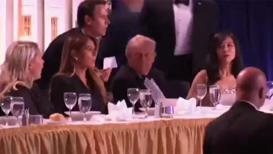 Evac&uacute;an a Trump en cena de la Casa Blanca; detienen al tirador