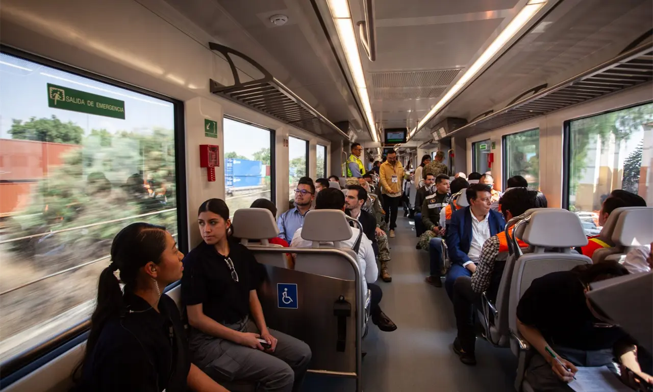  El tiempo estimado de traslado es de aproximadamente 45 minutos, lo que representa una alternativa competitiva frente a otros medios de transporte que conectan con el aeropuerto. 