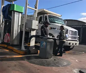 &iquest;Desde cu&aacute;ndo aplicar&aacute;? Sheinbaum acuerda con gasolineros bajar el precio del di&eacute;sel a 27 pesos