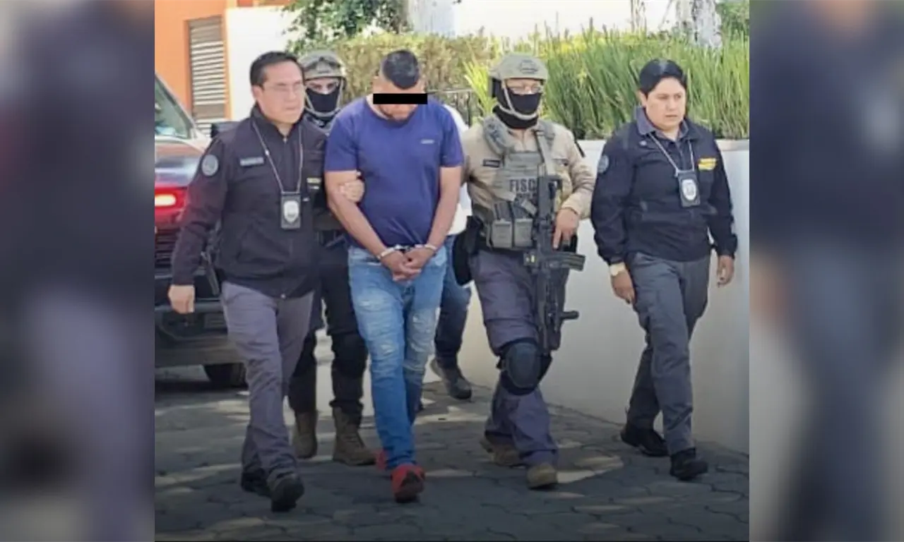  Detienen a subdirector de Policía en Xalatlaco tras difundirse video de agresión contra su esposa 