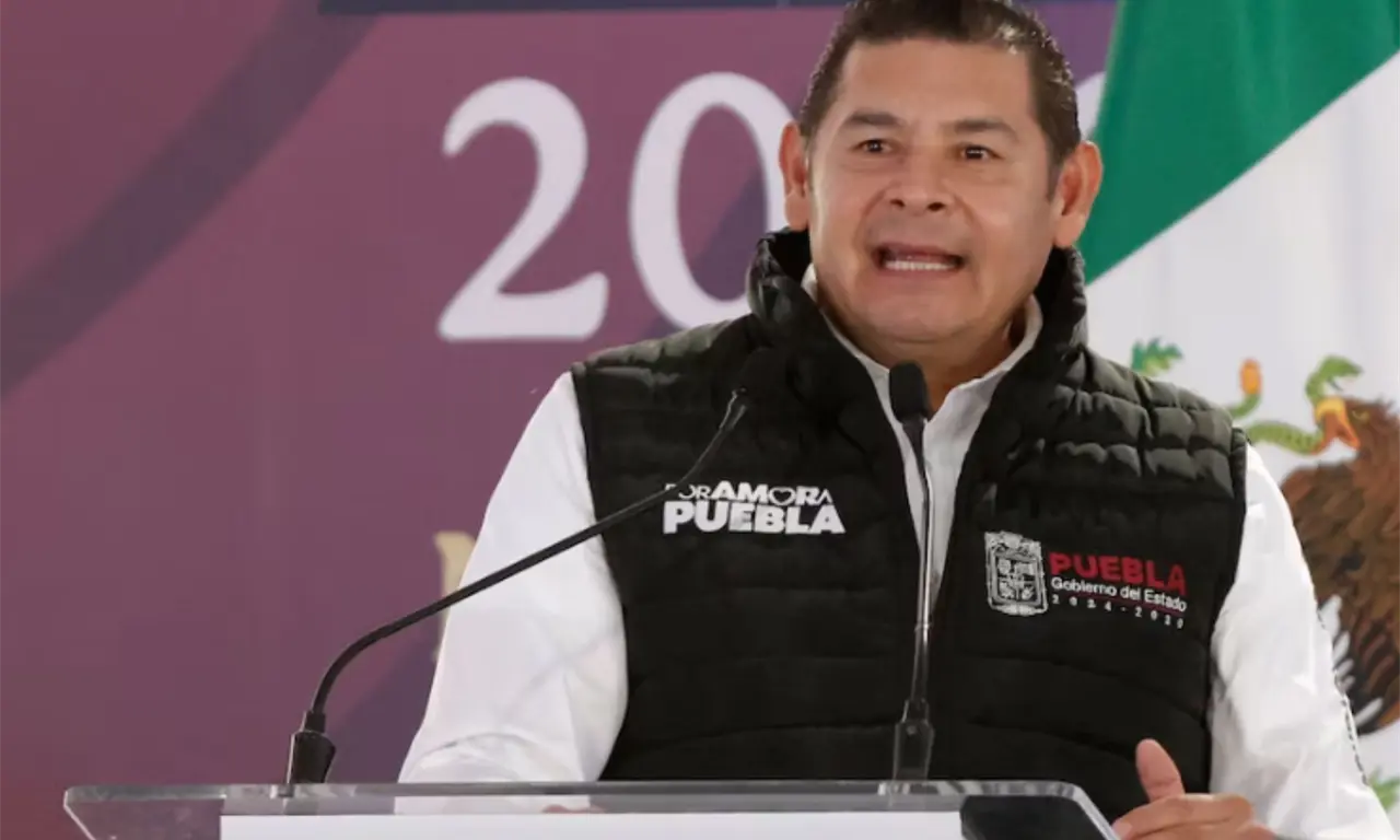  Se difundió un video donde se observa al mandatario a bordo del helicóptero enviando mensajes en el contexto de un evento partidista. 