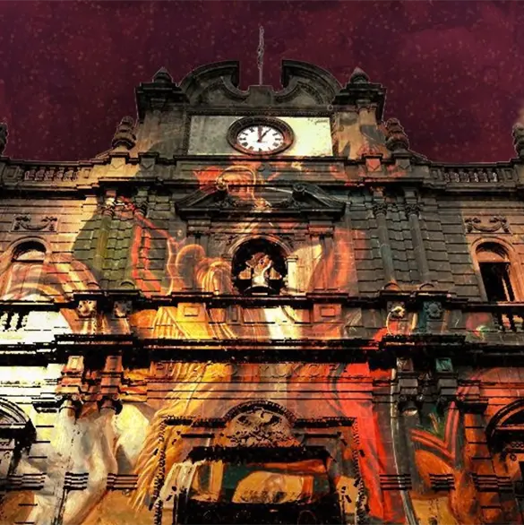 Puebla conmemora la Batalla de Puebla con videomapping sobre la fachada del Palacio Municipal