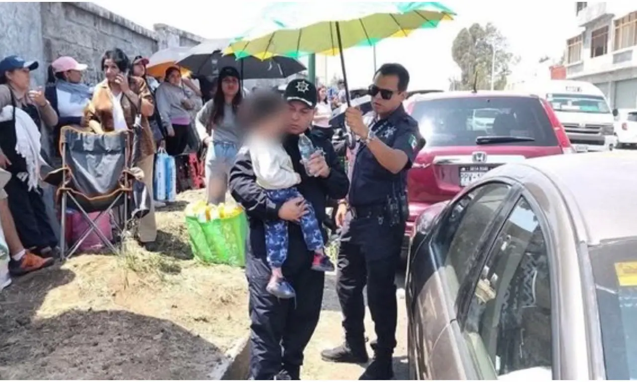  ¡Por boletos de ‘El Buki’! Madre deja a su hijo de 3 años encerrado en un auto en Morelia 