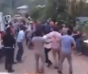 &iexcl;&Oacute;rale, avi&eacute;ntate!": Pobladores persiguen a machetazos al alcalde de Hueyapan