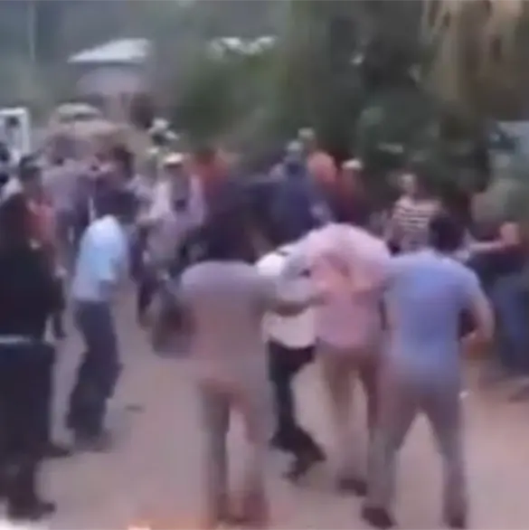 &iexcl;&Oacute;rale, avi&eacute;ntate!": Pobladores persiguen a machetazos al alcalde de Hueyapan