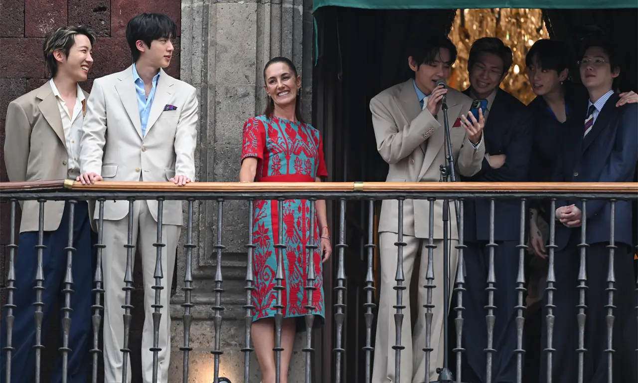  BTS conquista el Zócalo; Sheinbaum los acompaña desde Palacio Nacional y desata furor con ARMY 