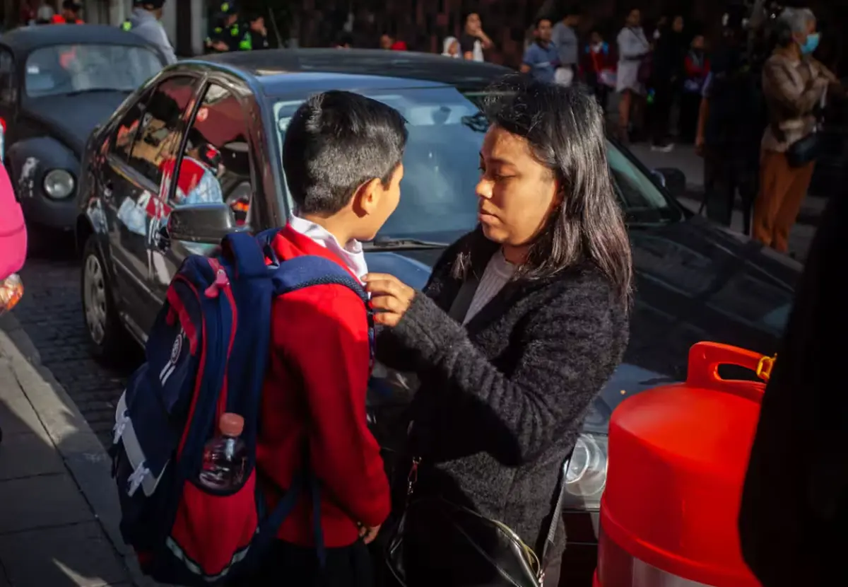  Padres de familia advirtieron que recortar el calendario escolar hasta siete semanas agravará el rezago educativo. 
