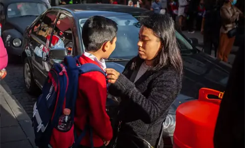 Padres rechazan recorte del ciclo escolar 2025-2026 por el Mundial y calor