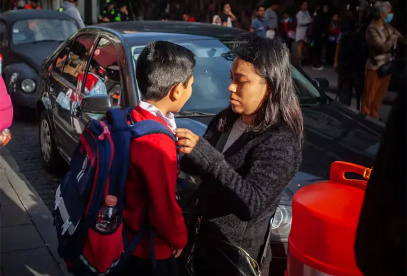 Padres de familia advirtieron que recortar el calendario escolar hasta siete semanas agravar&aacute; el rezago educativo.