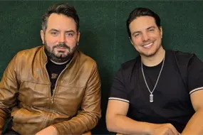Jos&eacute; Eduardo Derbez se entera en plena entrevista de la denuncia contra su hermano por abuso