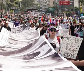 "&iquest;D&oacute;nde est&aacute;n nuestros hijos?": Marchan cientos de madres este 10 de mayo por sus desaparecidos
