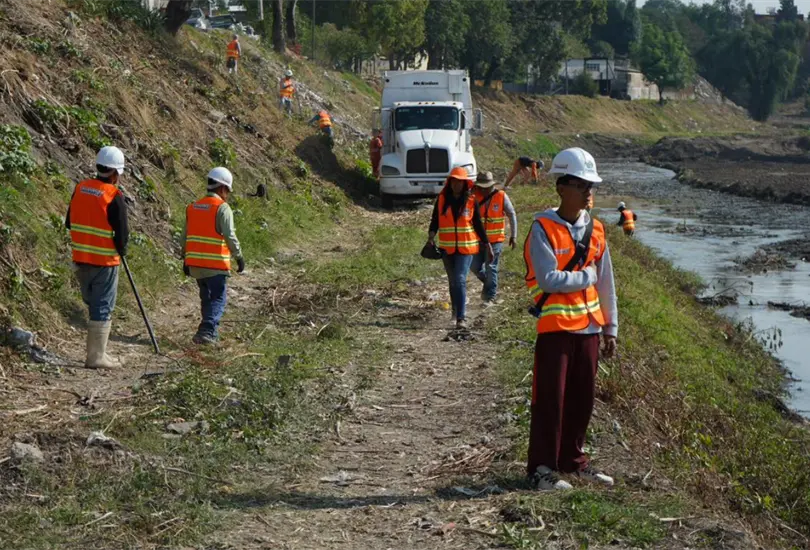 Ayuntamiento de Puebla intensifica desazolve en r&iacute;os y vasos reguladores.