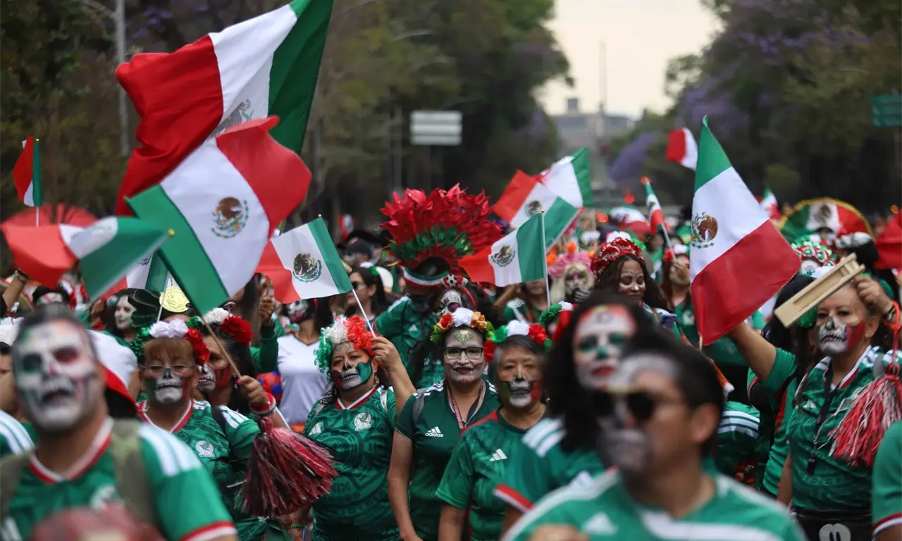  Además de representar una experiencia ligada al Mundial 2026, el esquema contempla capacitación laboral y una beca mensual para quienes sean aceptados. 