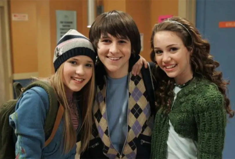 Muchos actores y cantantes comenzaron sus carreras en Disney Channel siendo apenas unos niños o adolescentes. Con el paso de los años, varios cambiaron radicalmente de imagen, tomaron caminos inesperados y construyeron carreras muy distintas a las que tenían en su etapa juvenil.