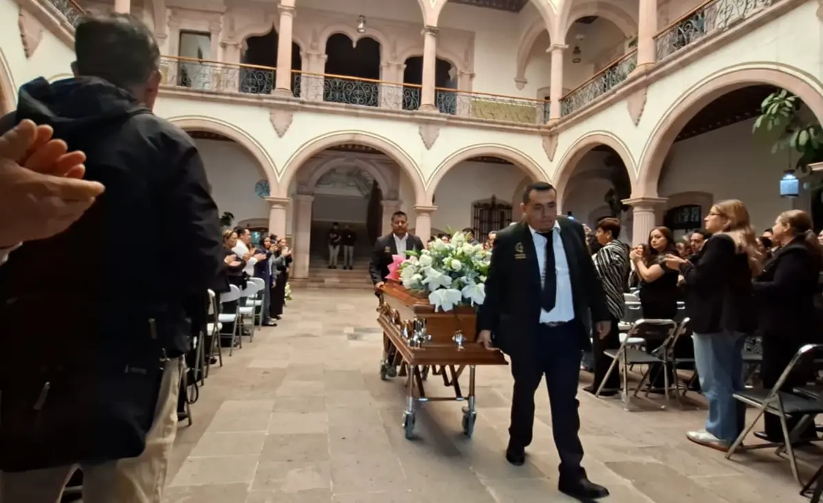 Entre flores blancas, aplausos y lágrimas, el Poder Judicial de Zacatecas despidió a la magistrada Oyuki Ramírez Burciaga. Especial