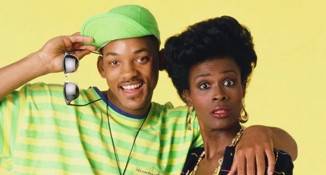 El conflicto entre Janet Hubert, la primera actriz que interpretó a la tía Vivian, y Will Smith se fue uno de los más sonados de los años 90. Hubert acusó a Smith de comportarse de manera arrogante y de perjudicar su carrera dentro de la serie. La actriz abandonó el programa y fue reemplazada, mientras la enemistad continuó durante décadas hasta que finalmente hicieron las paces en un especial de reunión.