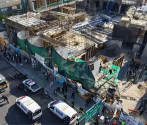 Mega colapso en CDMX: gr&uacute;a se desploma en la colonia Roma Sur y deja varios trabajadores heridos